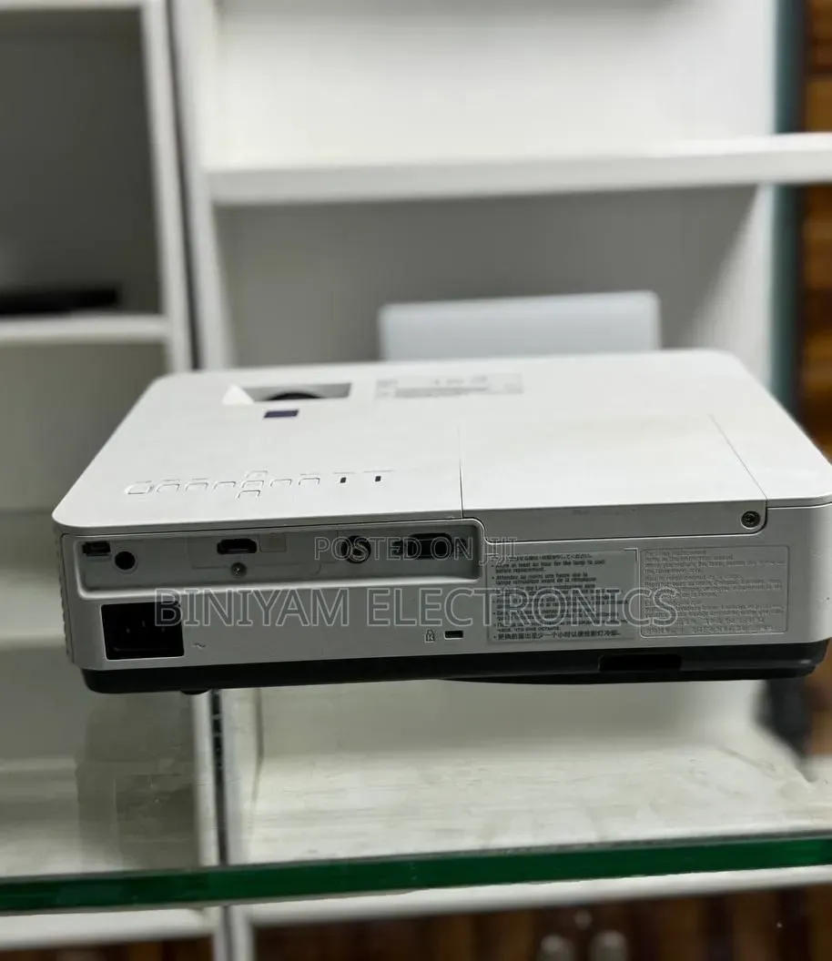 Sony VPL-DX2021 Projector