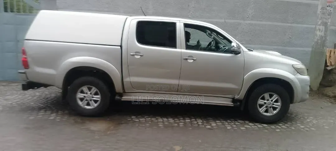 Toyota Hilux 2013 Silver