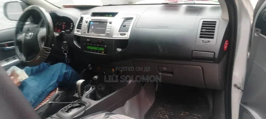 Toyota Hilux 2013 Silver