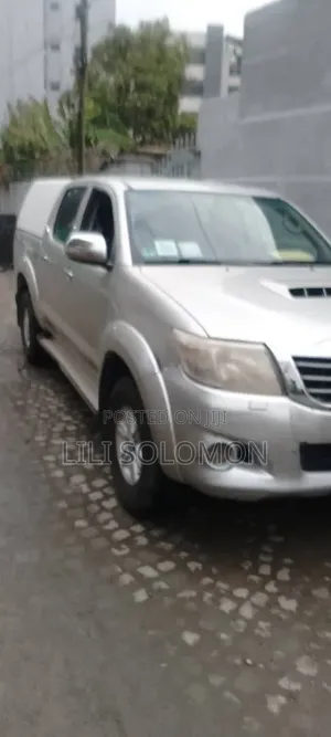 Toyota Hilux 2013 Silver