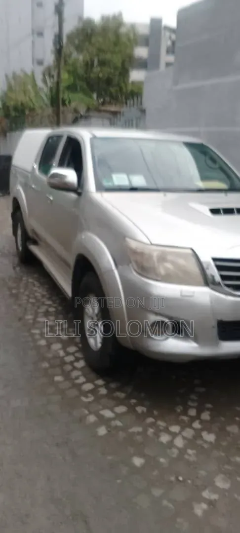 Toyota Hilux 2013 Silver