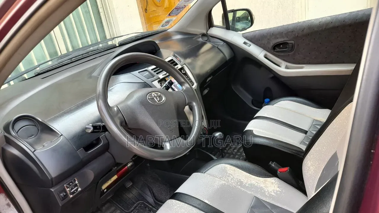 Toyota Yaris 2010 Burgundy