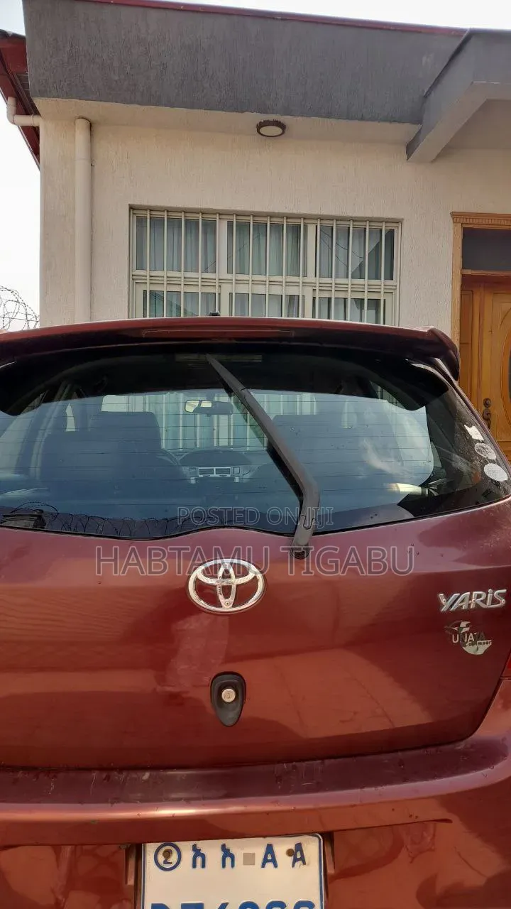 Toyota Yaris 2010 Burgundy