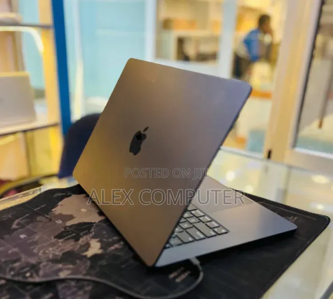 New Laptop Apple MacBook Air 2024 M3 8GB Apple M3 SSD 256GB