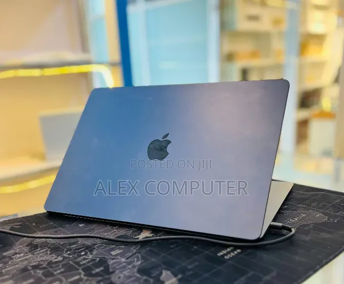 New Laptop Apple MacBook Air 2024 M3 8GB Apple M3 SSD 256GB