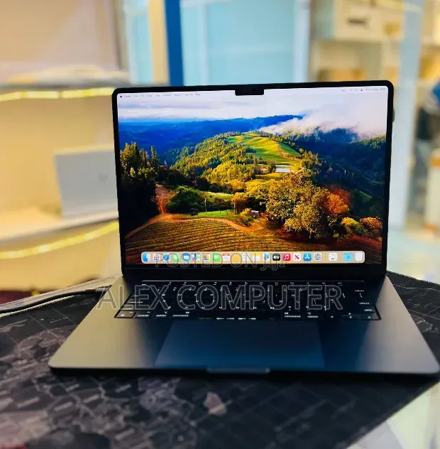 New Laptop Apple MacBook Air 2024 M3 8GB Apple M3 SSD 256GB
