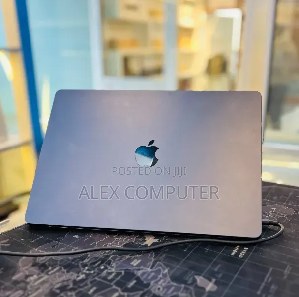 New Laptop Apple MacBook Air 2024 M3 8GB Apple M3 SSD 256GB
