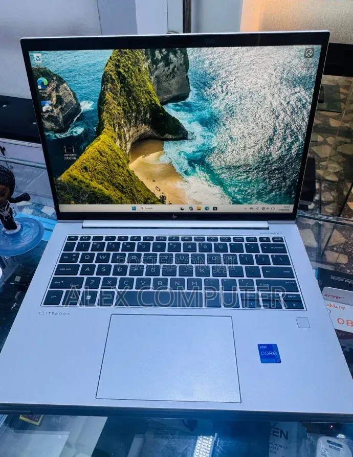 New Laptop HP EliteBook 840 G10 16GB Intel Core i7 SSD 512GB