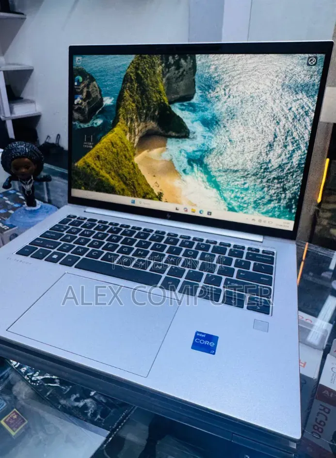 New Laptop HP EliteBook 840 G10 16GB Intel Core i7 SSD 512GB
