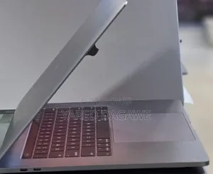 New Laptop Apple MacBook Pro 2017 16GB Intel Core i7 SSD 512GB
