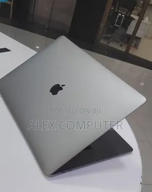 New Laptop Apple MacBook Pro 2017 16GB Intel Core i7 SSD 512GB
