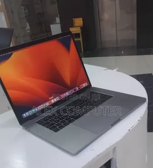 New Laptop Apple MacBook Pro 2017 16GB Intel Core i7 SSD 512GB