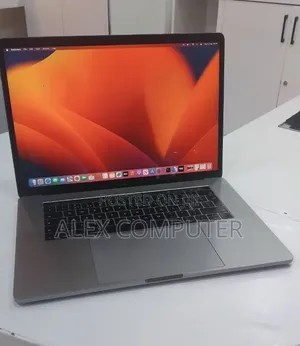 New Laptop Apple MacBook Pro 2017 16GB Intel Core i7 SSD 512GB