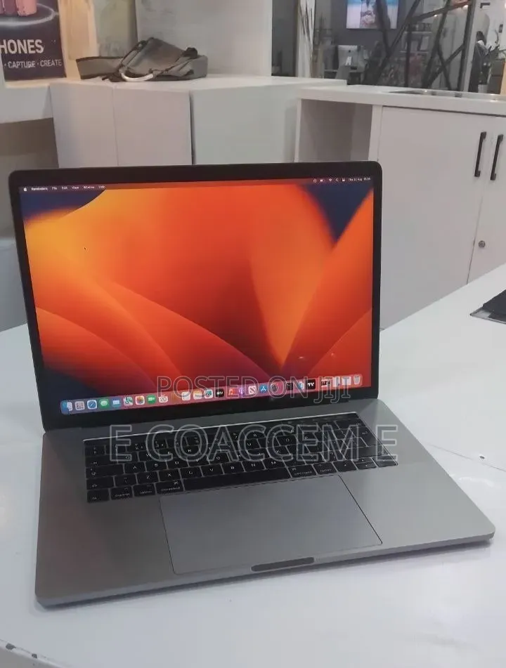 New Laptop Apple MacBook 16GB Intel Core i7 SSD 512GB