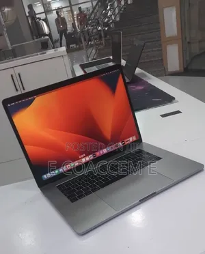 New Laptop Apple MacBook 16GB Intel Core i7 SSD 512GB
