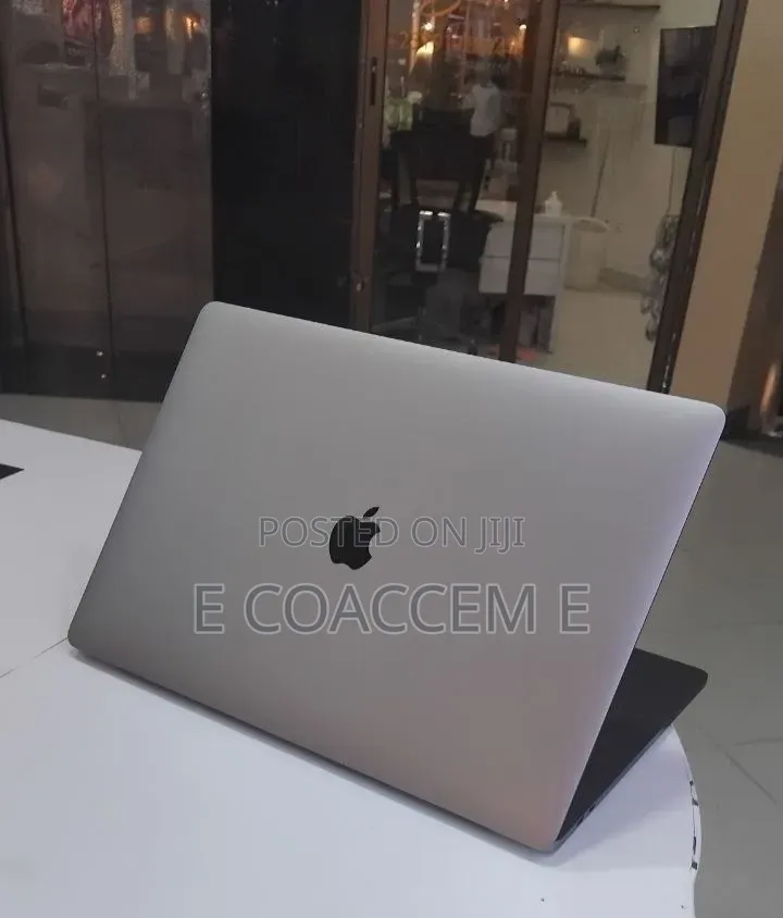 New Laptop Apple MacBook 16GB Intel Core i7 SSD 512GB