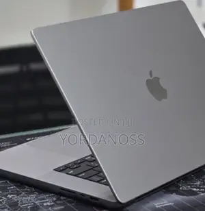 New Laptop Apple MacBook Pro 2023 M3 8GB Apple M3 SSD 512GB