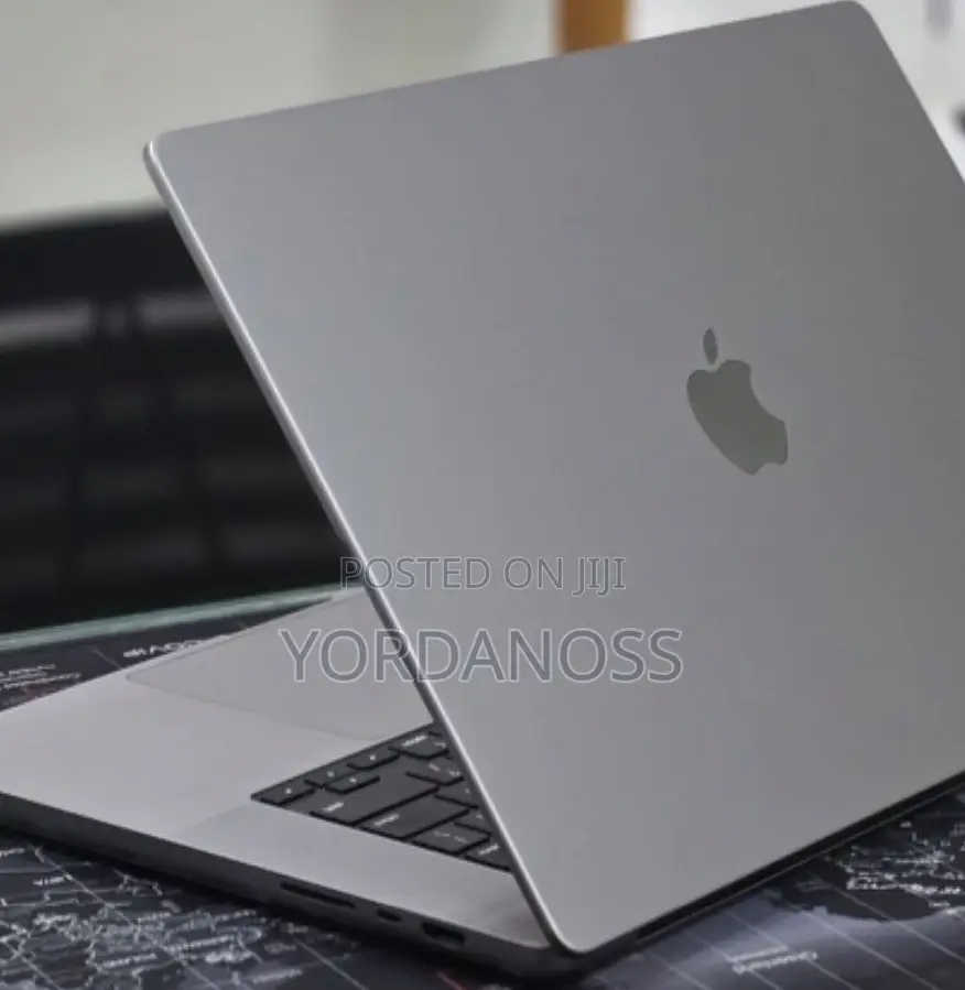 New Laptop Apple MacBook Pro 2023 M3 8GB Apple M3 SSD 512GB