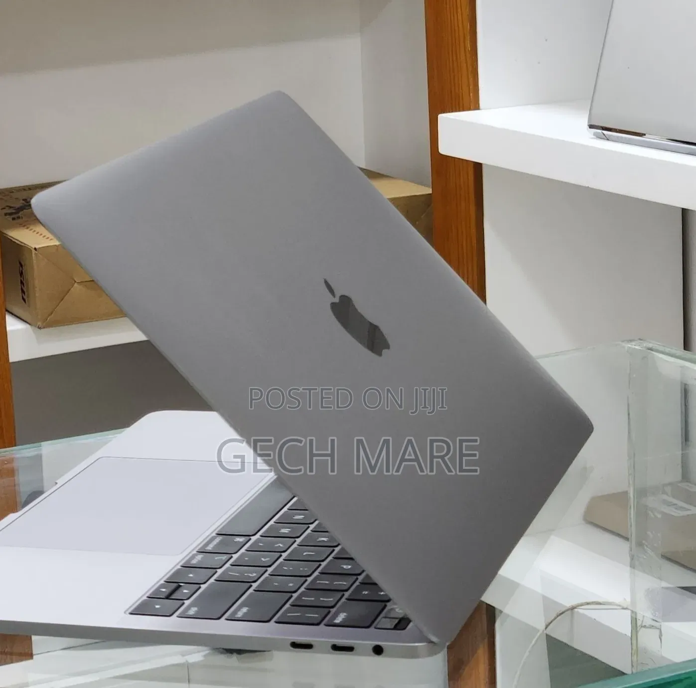 New Laptop Apple MacBook Pro 2019 16GB Intel Core i7 SSD 512GB