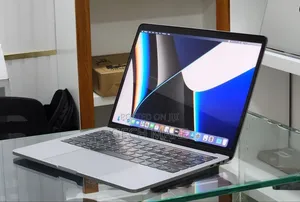 New Laptop Apple MacBook Pro 2019 16GB Intel Core i7 SSD 512GB