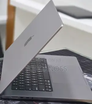 New Laptop Apple MacBook Pro 2023 M2 16GB Apple M2 SSD 512GB