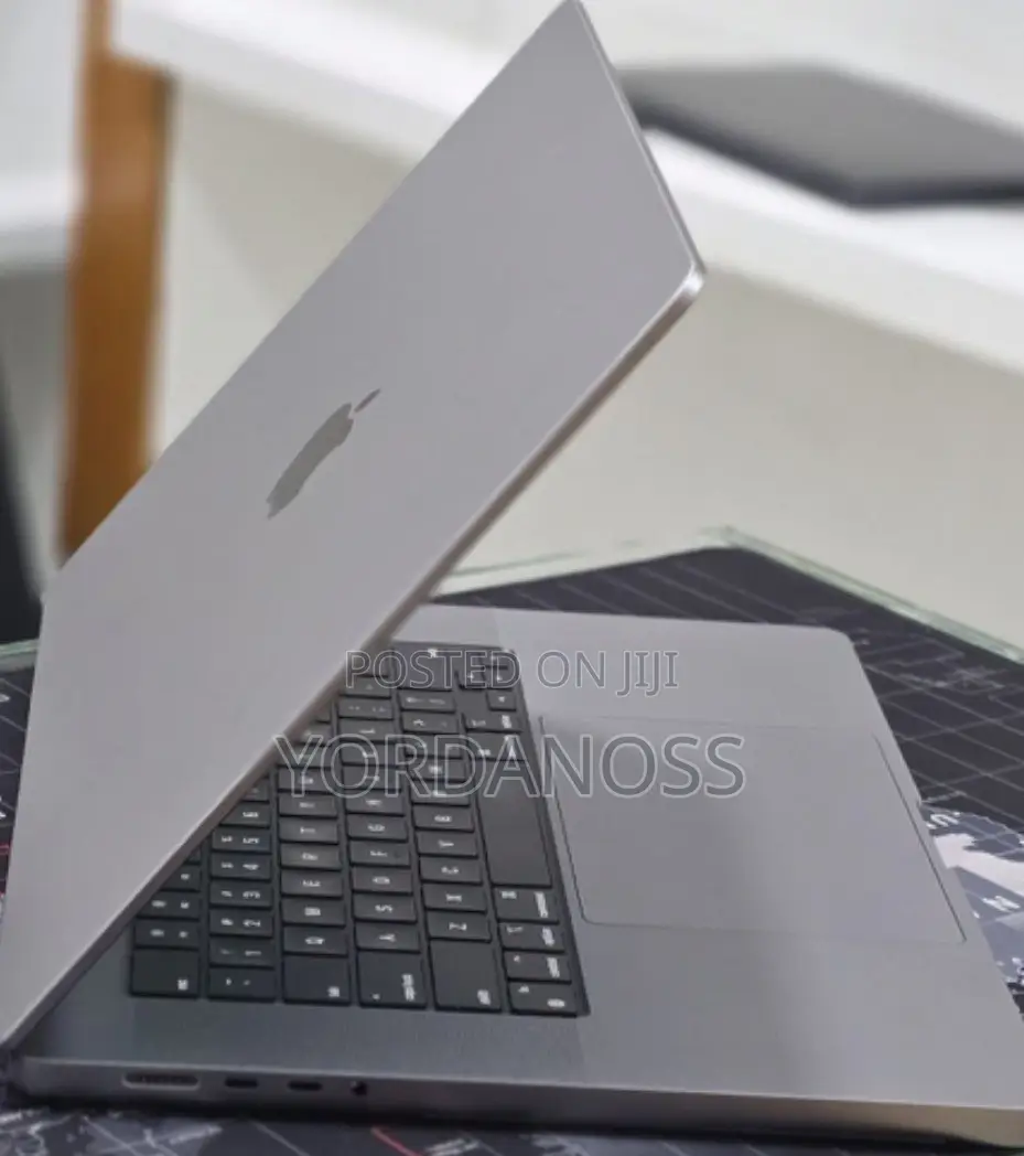 New Laptop Apple MacBook Pro 2023 M2 16GB Apple M2 SSD 512GB