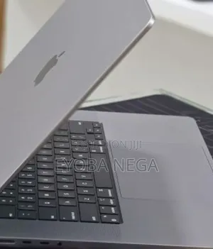 New Laptop Apple MacBook Pro 2022 M2 16GB Apple M2 SSD 512GB
