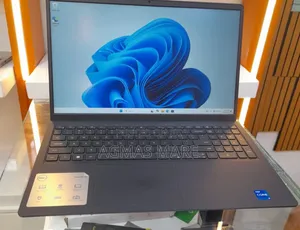New Laptop Dell Inspiron 15 3530 16GB Intel Core i5 SSD 512GB