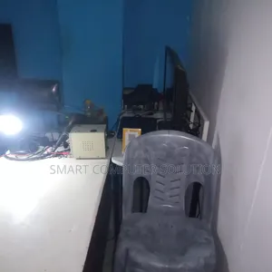 ሙሉ እቃ የተማላለት የስልክ ጥገና ቤት