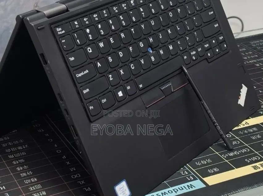 Laptop Lenovo ThinkPad X380 Yoga 16GB Intel Core i5 SSD 256GB