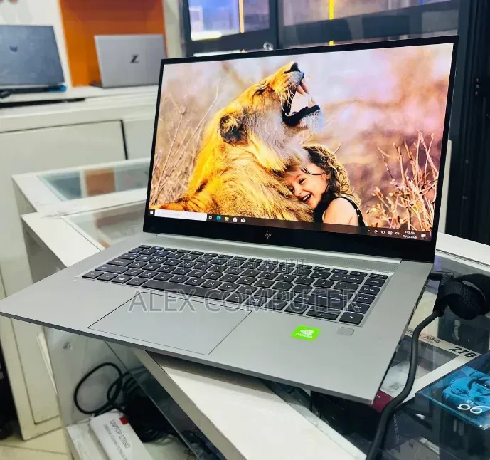 New Laptop HP ZBook 15 32GB Intel Core i9 SSD 512GB