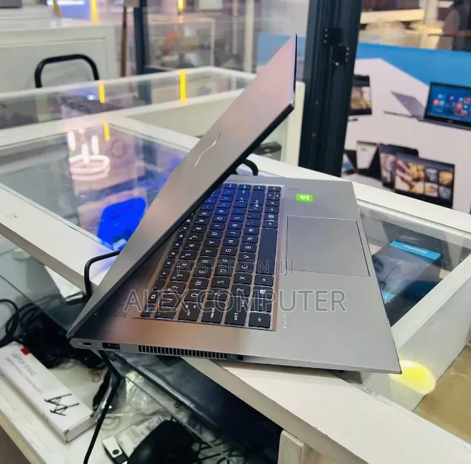 New Laptop HP ZBook 15 32GB Intel Core i9 SSD 512GB