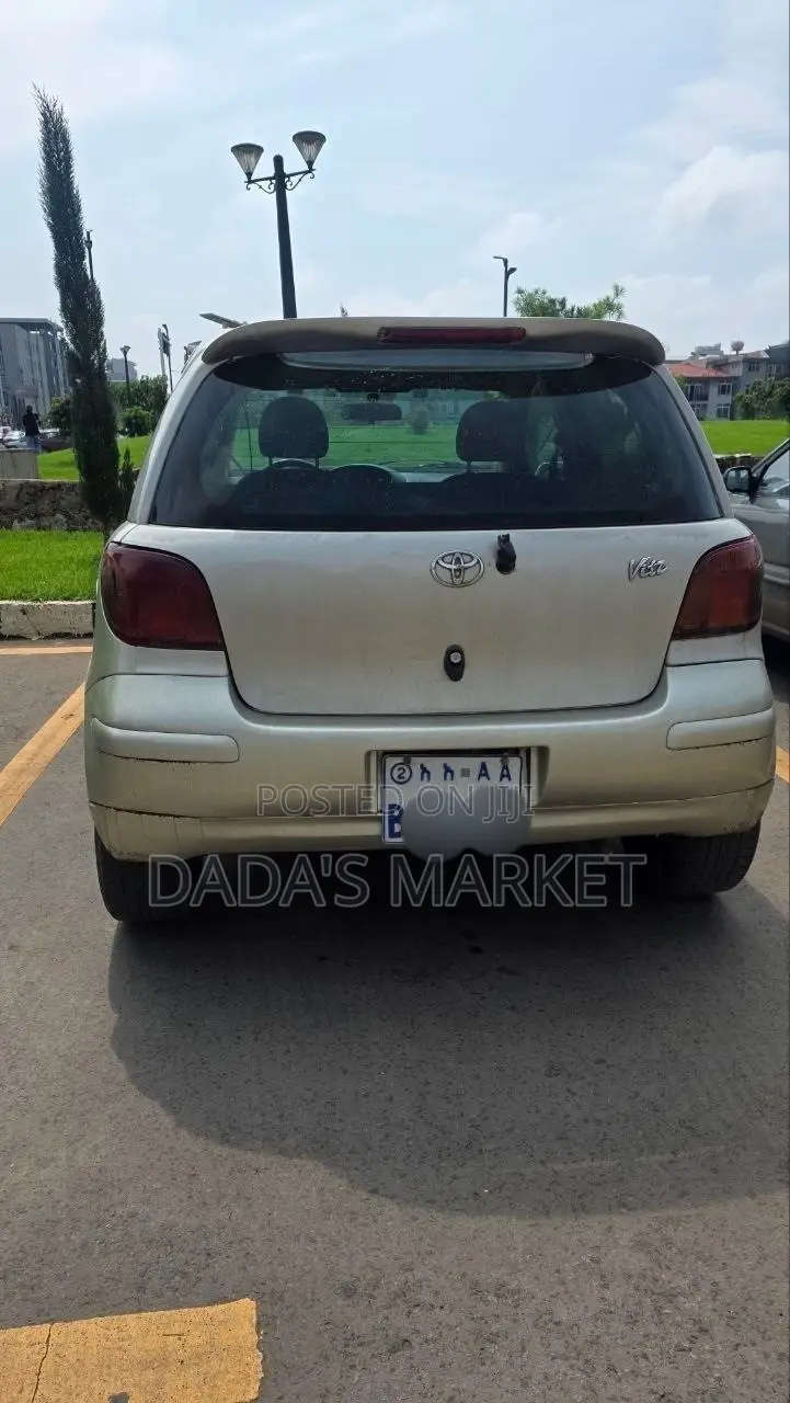 Toyota Vitz 2002 Gold