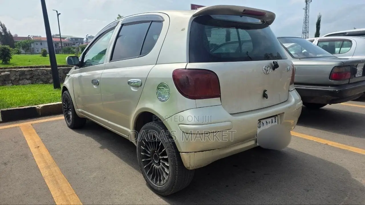 Toyota Vitz 2002 Gold