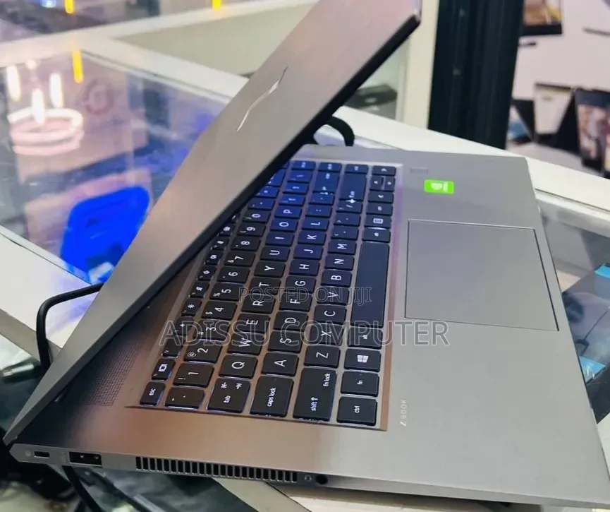New Laptop HP ZBook 15 32GB Intel Core i9 SSD 512GB