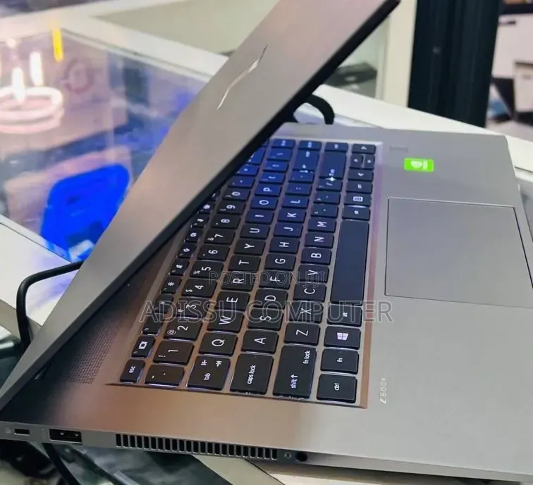 New Laptop HP ZBook 15 32GB Intel Core i9 SSD 512GB