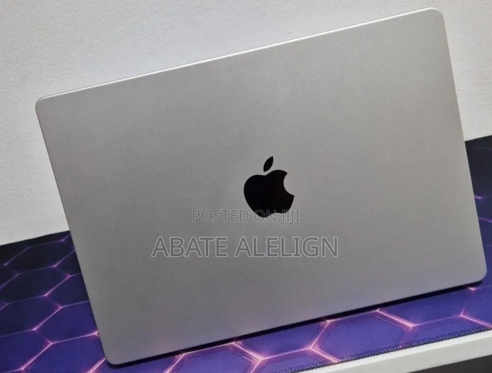 New Laptop Apple MacBook Pro 2024 M4 16GB Apple M4 Pro SSD 512GB
