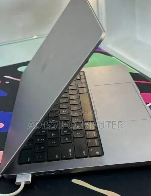 New Laptop Apple MacBook Pro 2019 8GB Apple M3 Pro SSD 512GB