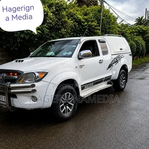 Toyota Hilux 2010 White
