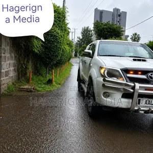 Toyota Hilux 2010 White