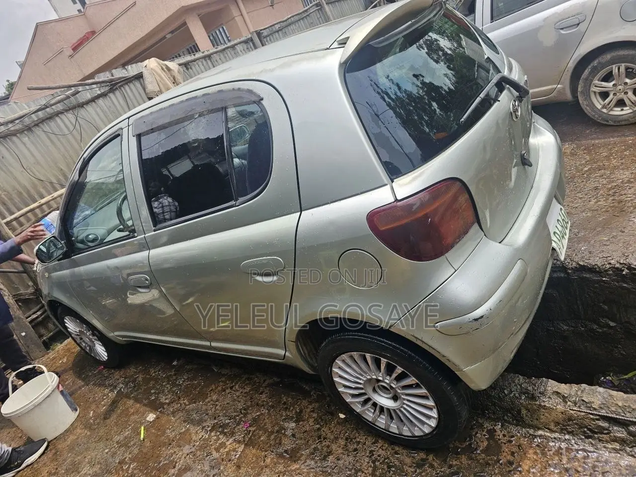 Toyota Vitz 2002 Silver