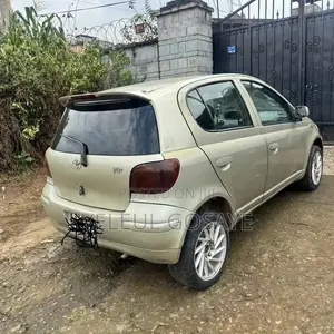 Toyota Vitz 2002 White