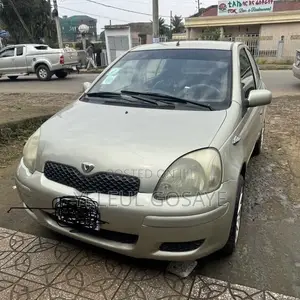 Toyota Vitz 2002 White