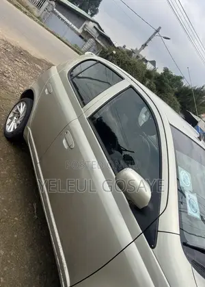 Toyota Vitz 2002 White