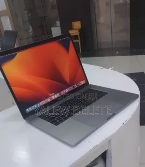 New Laptop Apple MacBook Pro 2017 16GB Intel Core i7 SSD 512GB