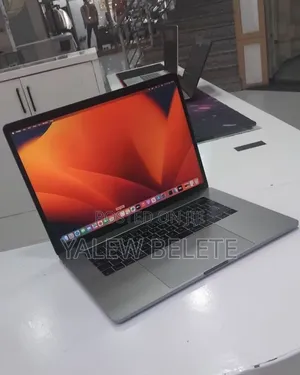 New Laptop Apple MacBook Pro 2017 16GB Intel Core i7 SSD 512GB