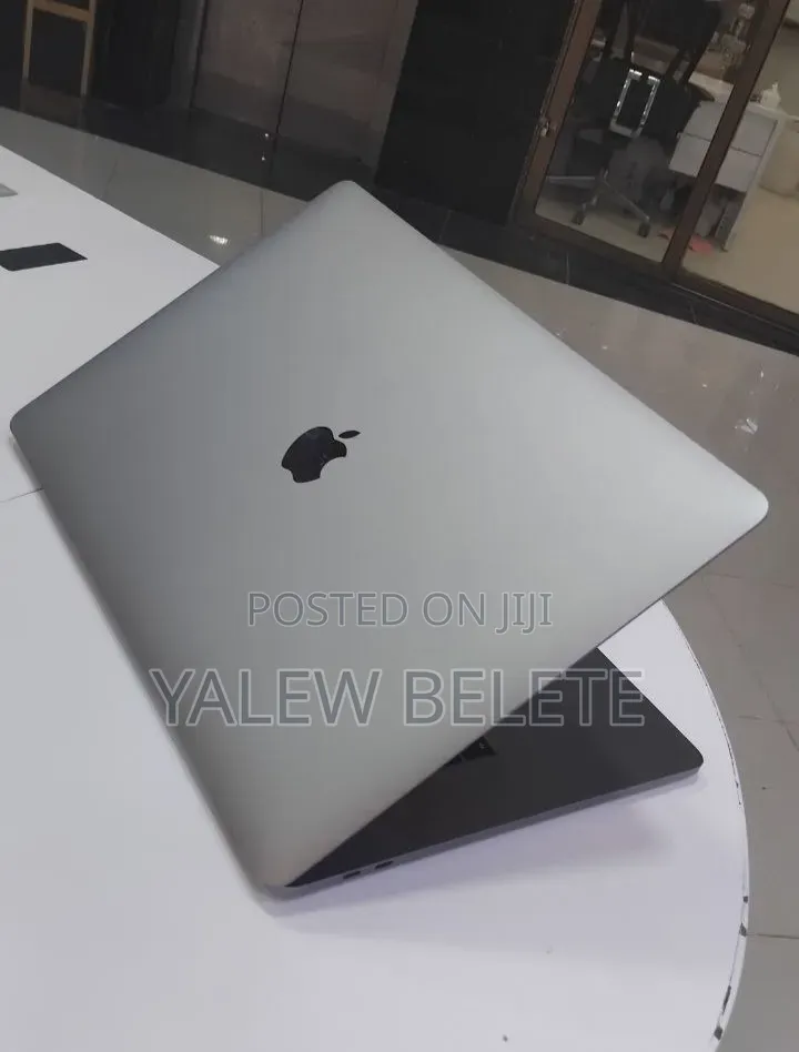 New Laptop Apple MacBook Pro 2017 16GB Intel Core i7 SSD 512GB
