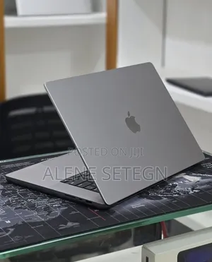 New Laptop Apple MacBook Pro 2023 M2 16GB Apple M2 SSD 512GB
