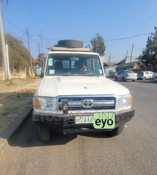 Toyota Land Cruiser 2009 White