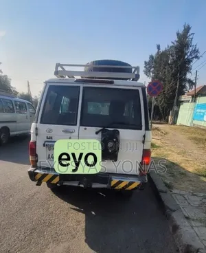 Toyota Land Cruiser 2009 White